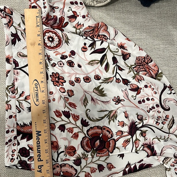 Like brand new!  Loft Outlet Sleeveless Top XL - Picture 8 of 9